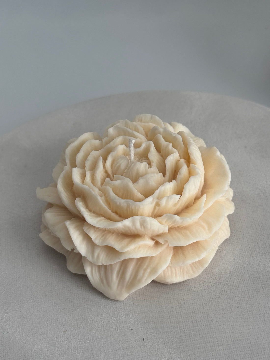 Handmade soy wax candle by Illumina Candles Natural soy wax candle burning cleanly Arizona handmade soy candle Floral soy wax candle arrangement Non-toxic soy candle for home decor